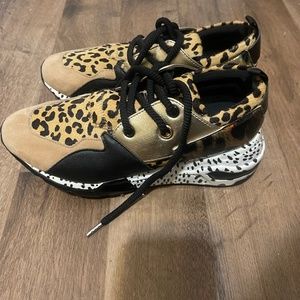 Steve Madden Sneakers leopard print size 8